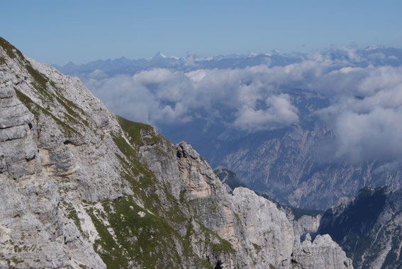 Mit zunehmender Höhe zeigen sich im Norden die Hohen Tauern samt dem Großglockner