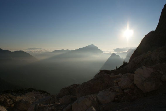 Knapp unterhalb des Gletschers, der Blick zurück nach Norden, ganz im Hintergrund ist der Dobratsch zu erkennen
