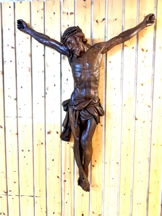 R.C. von Aufwind Restaurierung Altes Christus am Kreuz Atelier Aufwind in Freienried