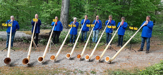 Alphorngruppe am Iberger Albertturm 14.05.22