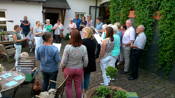 Singen auf dem Springiersbacher Hof in Ediger Eller