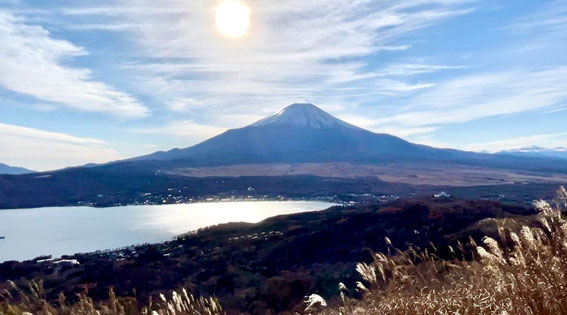 今日の山頂からの眺め♡ダイヤモンド富士には少し太陽の角度が違いますが、あと数日でドンピシャになるのかもしれません♪