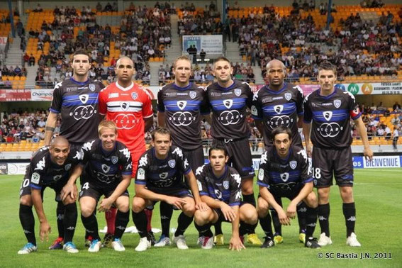 Photo Jérôme Negroni .A Troyes  Debout : Sans-Novaes-Suarez-Marque-Maoulida-Cahuzac  Accroupis: Khazri-Robail-Rothen-Cioni-Harek