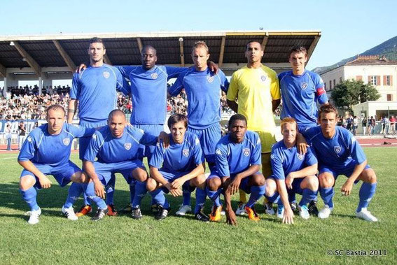 Photo Jérôme Negroni. A Corte en Amical face au GFCA  Debout : Sans-Maru-Suarez-Novaes-Cahuzac  Accroupis: Genest-Angoula-Harek-Diallo-Robail-Rothen