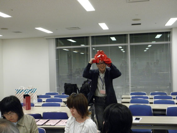 タコ委員長〜でも、ほんとは赤い羽中央共同募金会の偉い人です。