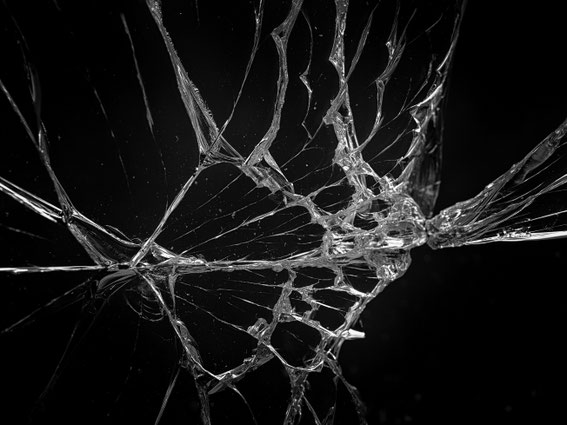 The art of broken glass © Margreet Nagelsmit