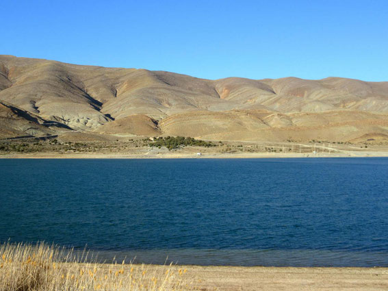 Lac de Tislit bei Imilchil. Der Duro steht auf der anderen Seeseite. Ein toller Übernachtungsplatz auf 2100 m.ü.M