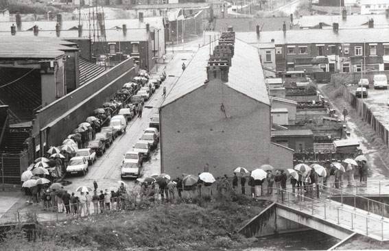 Rovers fans queue for Play-Off tickets v Derby County, 1992.