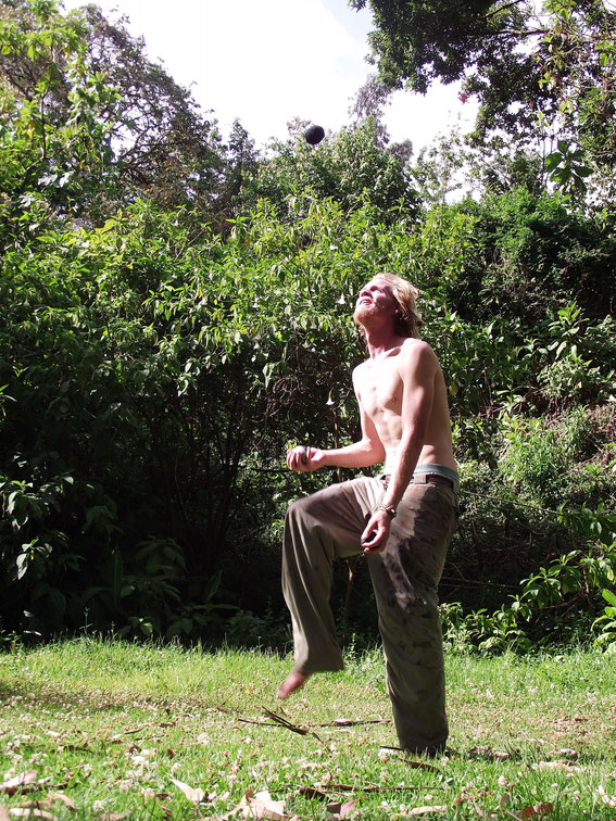Dan juggling.