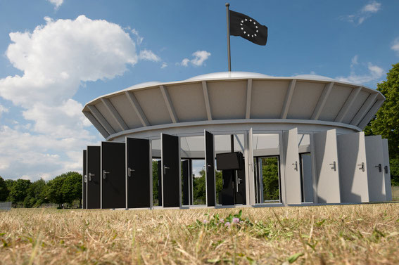 BEWEGUNG NURR, DAS HAUS DER 28 TÜREN, 2014