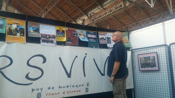 L'installation du stand avec l'aide de Jean.