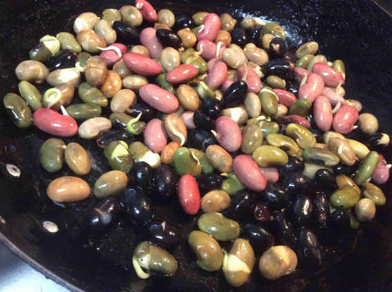 オリーブオイルで5分ほどソテー。塩胡椒だけでおいしい。たぶん初めての食感のはず。