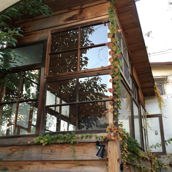 こんな「小屋」もあり。これを乾物小屋にしてしまうとか?西岡さん「いいですね〜!」