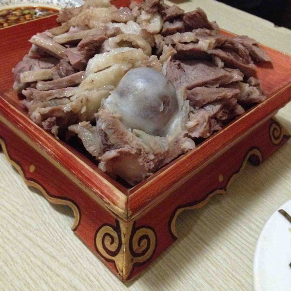 止まらぬ旨さの手把肉!地元のビールにもぴったり。