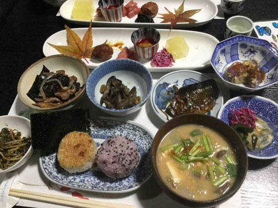 乾物をたっぷり使ったご馳走が並びます