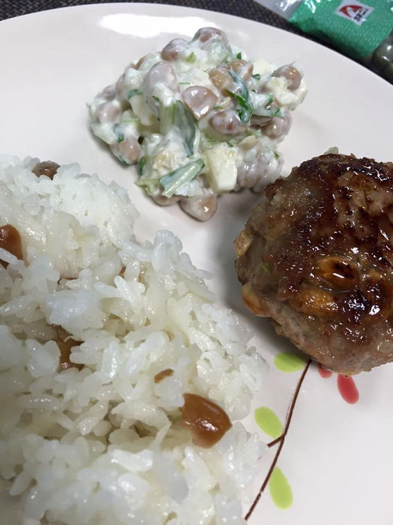 煎り大豆と切干大根の炊き込み御飯、ごろごろ大豆のハンバーグ、煎り大豆とりんごのサラダ