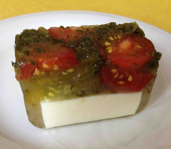 豆腐とトマトとバジルの寒天テリーヌ