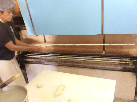 車麩の芯を作る。この時は小麦粉全体をこねたものを使う。