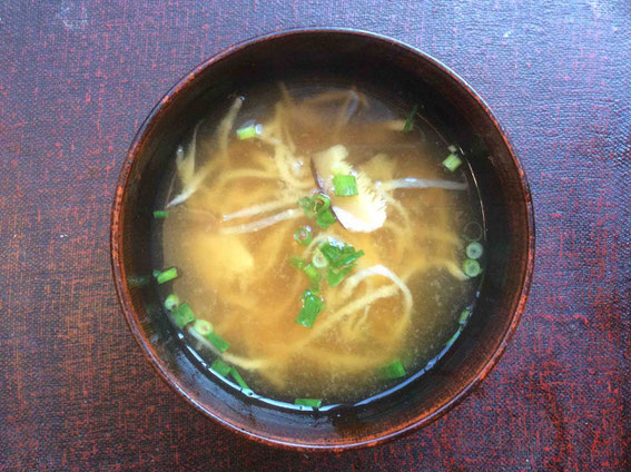 味噌汁の具には、そのまま入れるだけ(戻し不要)。