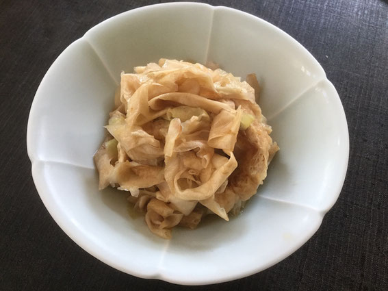 干した大根の皮と油揚げの煮物