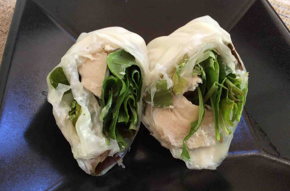 蒸し鷄と水菜を入れてクルクル巻いてみました