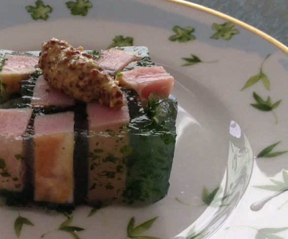 料理研究家のお宅にお呼ばれしたとき、「DRYandPEACEさんのレシピで作ってみたんです」と前菜に出していただきました。お皿との相性がステキです