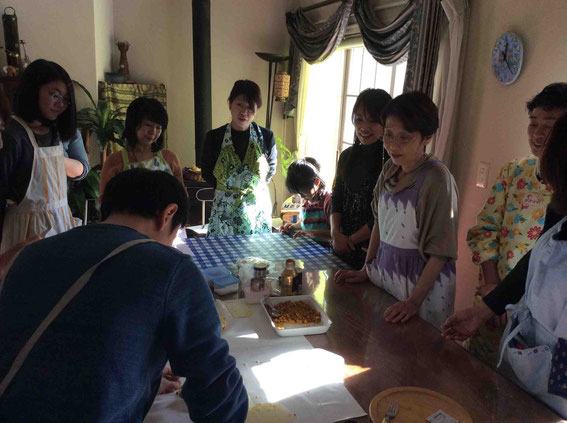 男性2名、小学生1名、高校生1名を含む合計12名にご参加いただき、和気あいあい。
