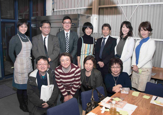 乾物業界ではない方も数名。「乾物っておもしろい」と思ってご参加いただきました。業界内だけではなく外からのご参加も大歓迎!中からだと気づかないことにも気づくことができるのはありがたいです。