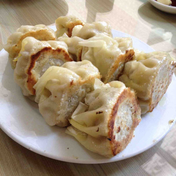 こちらは焼きタイプ。普通は蒸す方らしい