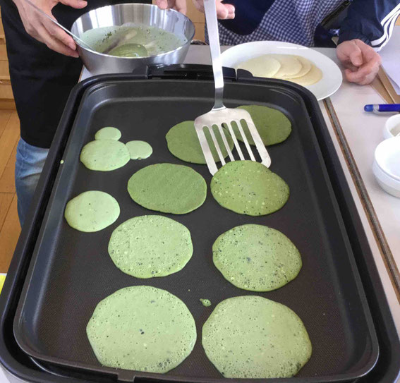 ほうれん草パウダーを混ぜたコメティーヤ