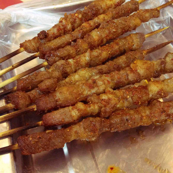 羊肉串。北京で食べたものよりずっと肉が柔らかで美味!