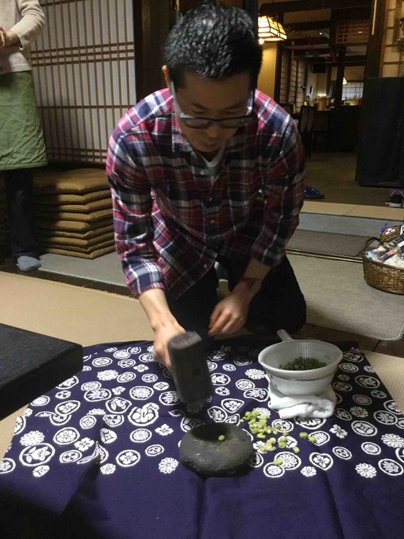 冬の間の夜なべ作業だった「打ち豆作り」を体験させていただきました
