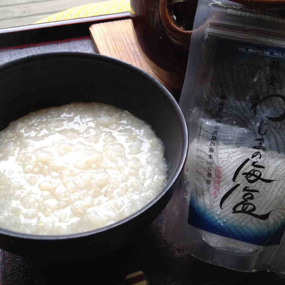 粒の食感もおいしいわじまの海塩を散らしていただきま〜す!