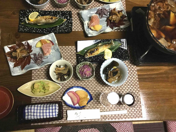 これにお蕎麦。漬物ももちろん自家製。