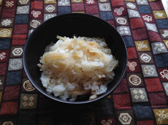 切干大根を入れて炊くだけ、の大根飯。自然な甘みがおいしいですよ。