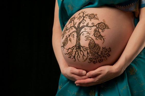 Los tatuajes de henna tiñen la piel, por lo que no suponen cambios en el organismo.
