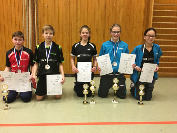 Schwarzenbeks U13-Aufgebot gewann bei den Landestitelkämpen in Eggebek insgesamt sieben Medaillen: Florian Sturm (v. l.), Bendix Ebel, Lenara Breyer, Julia Braasch und Haiyan Aye.