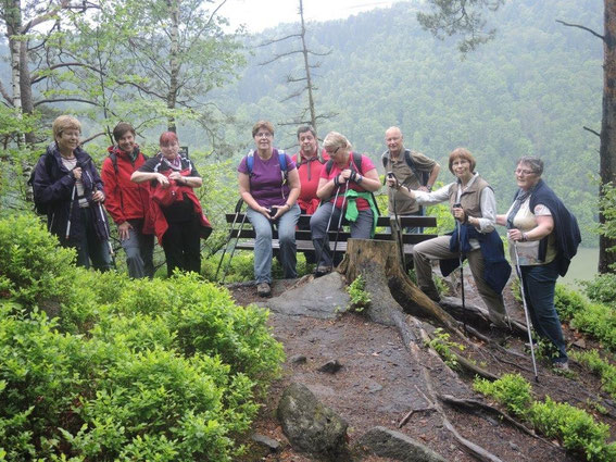 Kurze Rast beim Aufstieg zum Steinerfelsen.