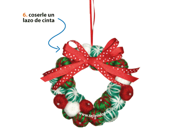corona de Navidad con botones tejidos a crochet - crochet Christmas wreath