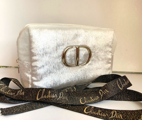 NOEL 2020 - TROUSSE BLANCHE BRILLANTE OFFERTE EN PARFUMERIE