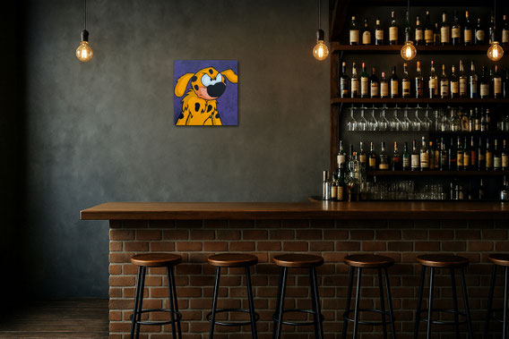 Stimmungsvolle Bar mit dem Pop-Art Gemälde MIESEPETER. Ein witziger Eyecatcher für Gäste, die Charakter und Ironie schätzen.