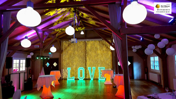 Suche Hochzeit DJ in Quakenbrück, Werlte, Diepholz, Vechta, Lohne, Lingen, Löningen, Cloppenburg, Oldenburg, Bremen und Friesoythe für Party Musik für unsere Firmen Feier.