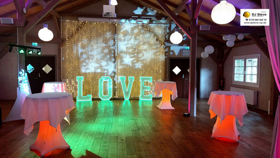 Suche Hochzeit DJ in Quakenbrück, Werlte, Diepholz, Vechta, Lohne, Lingen, Löningen, Cloppenburg, Oldenburg, Bremen und Friesoythe für Party Musik für unsere Firmen Feier.
