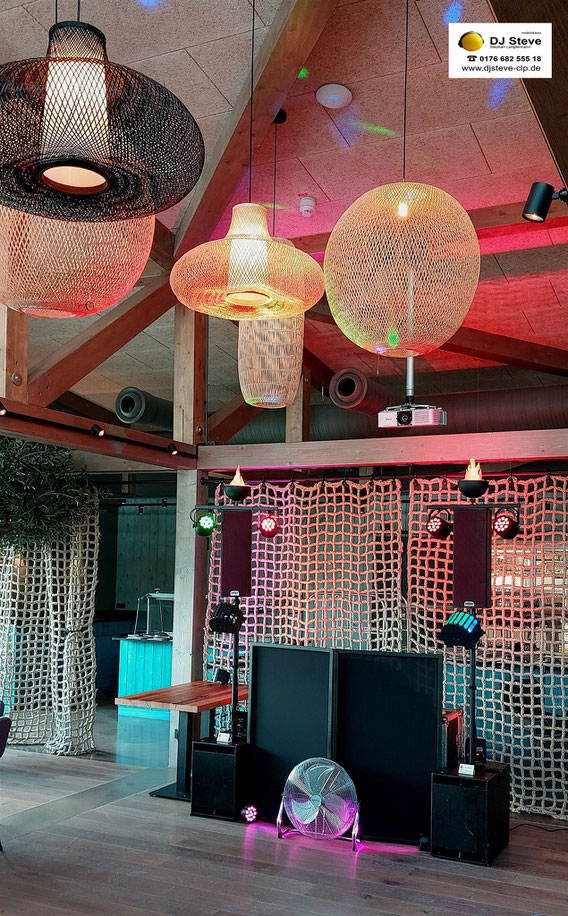 Suche Hochzeit DJ in Quakenbrück, Werlte, Diepholz, Vechta, Lohne, Lingen, Löningen, Cloppenburg, Oldenburg, Bremen und Friesoythe für Party Musik für unsere Firmen Feier.