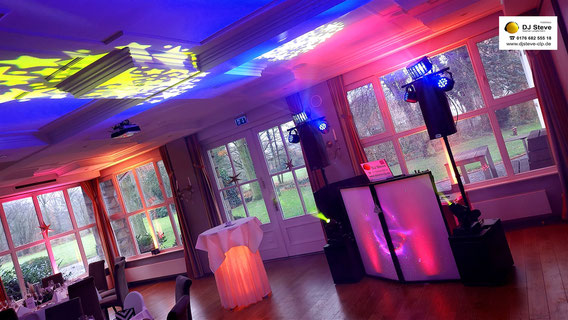 Suche Hochzeit DJ in Quakenbrück, Werlte, Diepholz, Vechta, Lohne, Lingen, Löningen, Cloppenburg, Oldenburg, Bremen und Friesoythe für Party Musik für unsere Firmen Feier.