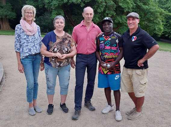 Christiane, Christa, Matthias, Honoré und Edgar blieben nach drei Partien ungeschlagen