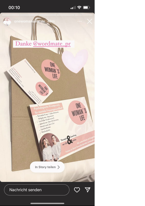 Instagram-Story mit Give-away-Tasche, Visitenkarten und Flyern der Marke One Woman’s Life – Beispiel für Corporate Design und Printmaterialien.