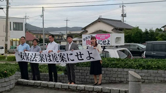 8月26日午後5時半から市民会館前広場にて5人でアピール。100人もの方にお集まりいただきました。私のスピーチ原稿を以下に紹介しておきます。