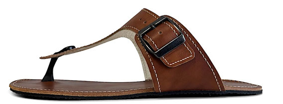 Flip-Flops aus braunem Leder mit Nähten in Weiß. Verstellbar mit Schnallen aus Metall. 