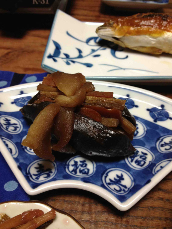 山形の大井沢にある民宿「孝庵」さんのあけび料理。干したあけびの皮で作ります。